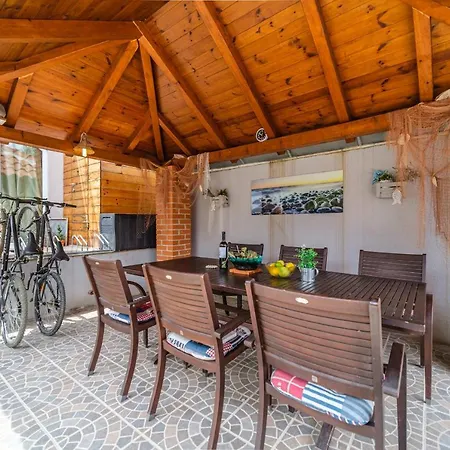 Apartamento Elena Milna (Brac)