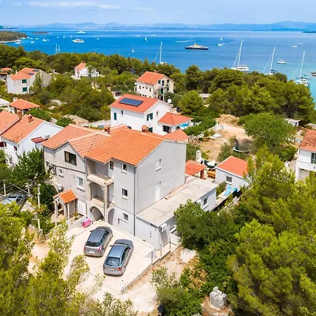 Apartamento Elena Milna (Brac)