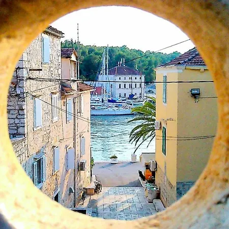 Elena Milna (Brac)
