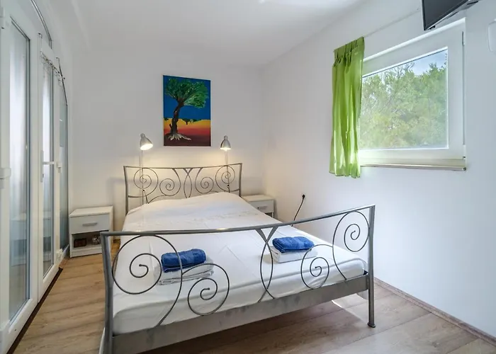 Apartment Elena Milna (Brac)